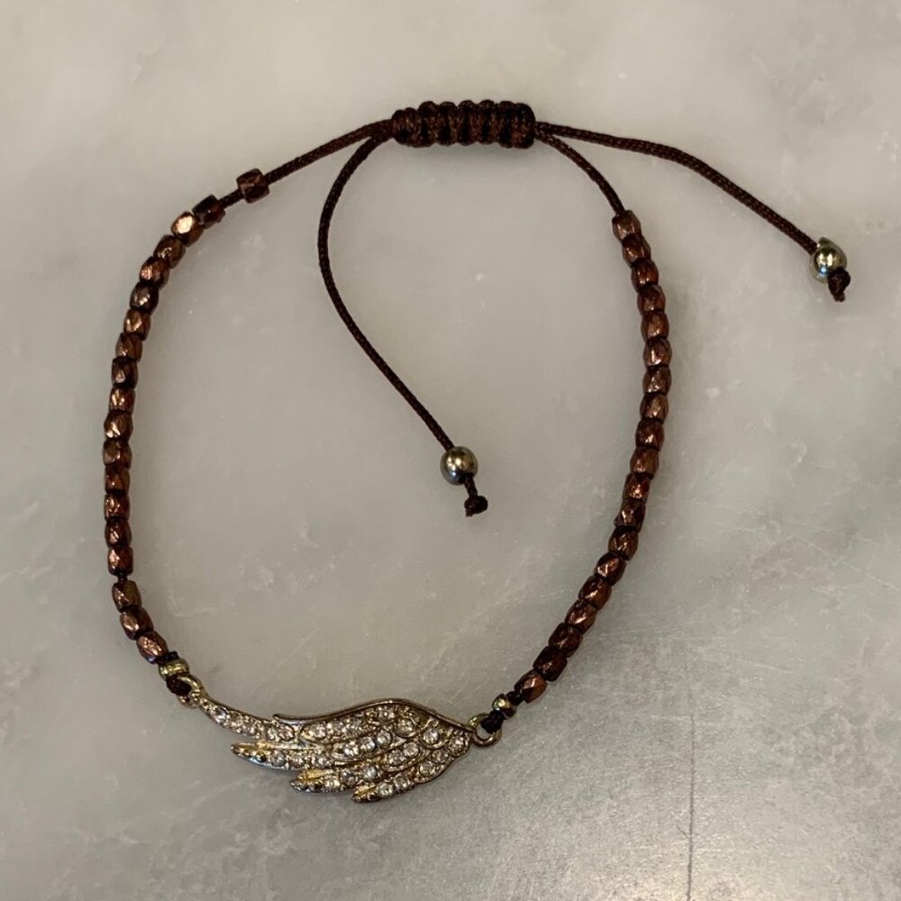 Beaded bracelet with wing charm